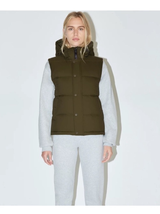 Aritzia Jackets & Blazers - Aritzia TNA Super Puff Vest